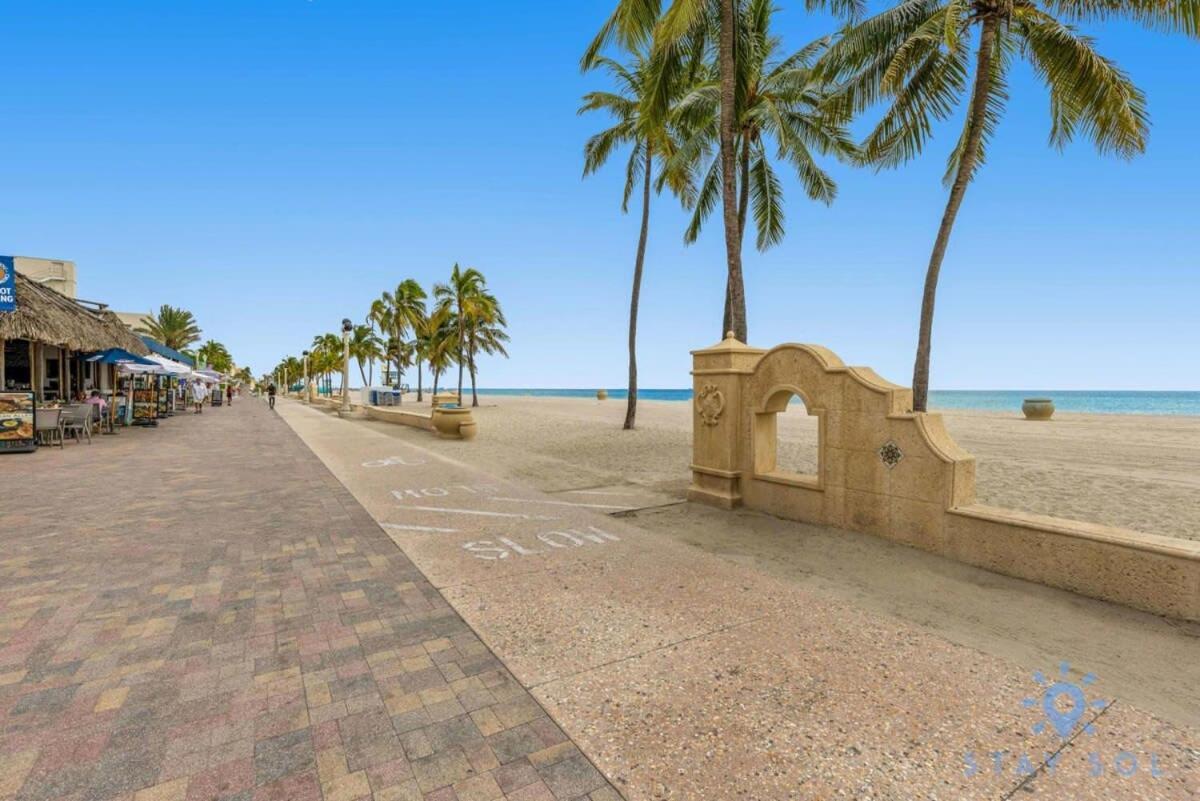 Beachfront Condo-Roofto Pool- 2 Bedrooms 2 Bedroom ! Hollywood Exterior photo