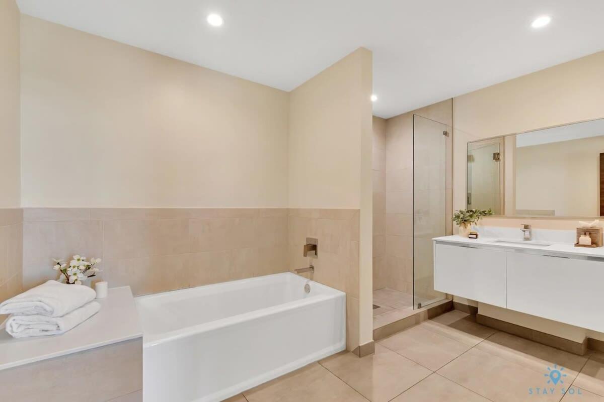 Beachfront Condo-Roofto Pool- 2 Bedrooms 2 Bedroom ! Hollywood Exterior photo