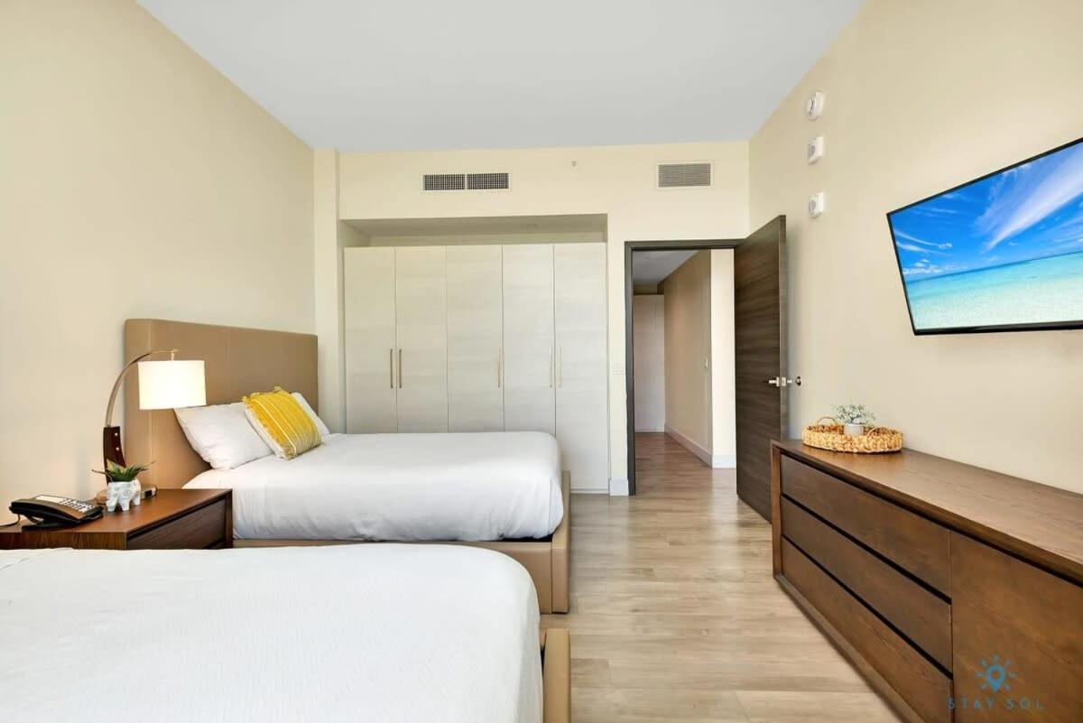 Beachfront Condo-Roofto Pool- 2 Bedrooms 2 Bedroom ! Hollywood Exterior photo